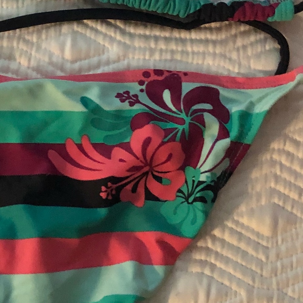 Two piece string bikini. - Picture 4 of 4